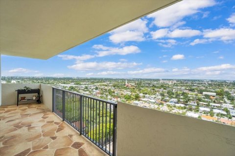 Condo in Fort Lauderdale, Florida, 2 bedrooms  № 1346049 - photo 24