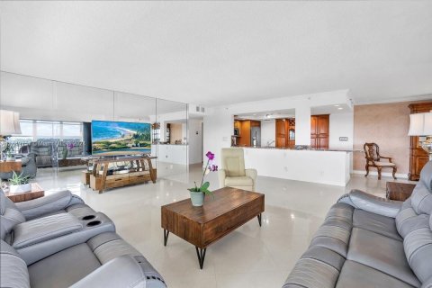 Condo in Fort Lauderdale, Florida, 2 bedrooms  № 1346049 - photo 8