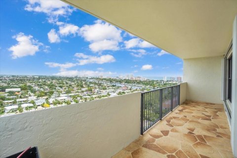 Condo in Fort Lauderdale, Florida, 2 bedrooms  № 1346049 - photo 25