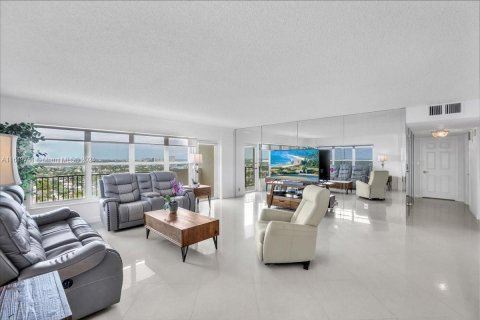 Condo in Fort Lauderdale, Florida, 2 bedrooms  № 1346049 - photo 9