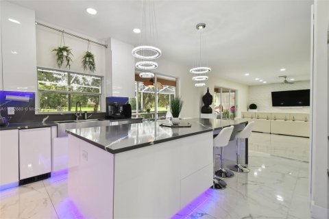 Casa en venta en Tampa, Florida, 5 dormitorios, 300.26 m2 № 1345996 - foto 15