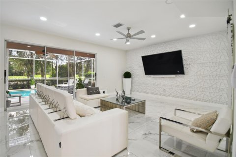 Casa en venta en Tampa, Florida, 5 dormitorios, 300.26 m2 № 1345996 - foto 7