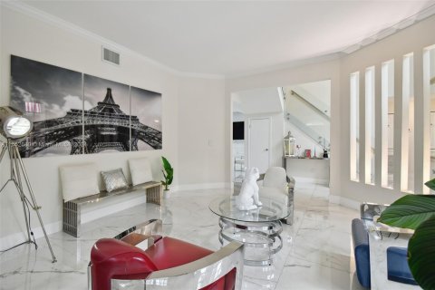 Casa en venta en Tampa, Florida, 5 dormitorios, 300.26 m2 № 1345996 - foto 10