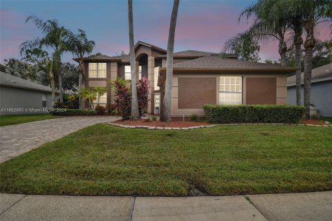 House in Tampa, Florida 5 bedrooms, 300.26 sq.m. № 1345996 - photo 3