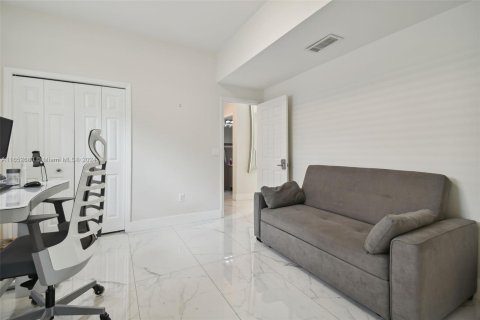 Casa en venta en Tampa, Florida, 5 dormitorios, 300.26 m2 № 1345996 - foto 29