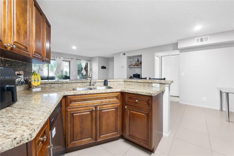 Copropriété à vendre à Sunrise, Floride: 2 chambres, 95.13 m2 № 1345517 - photo 5