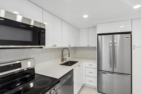 Condo in Aventura, Florida, 2 bedrooms  № 1345542 - photo 8