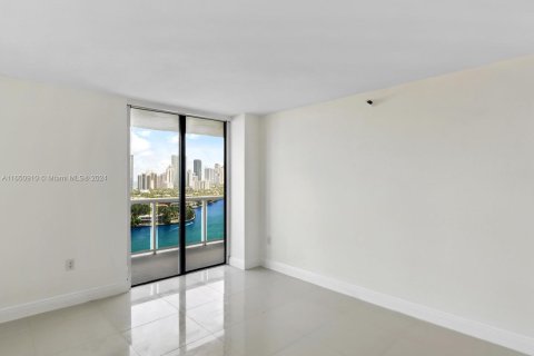 Condo in Aventura, Florida, 2 bedrooms  № 1345542 - photo 15