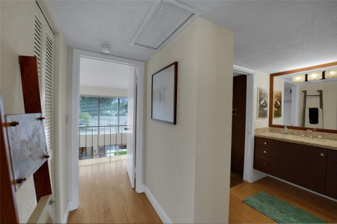 Condo in Lauderdale-by-the-Sea, Florida, 2 bedrooms  № 1047627 - photo 20