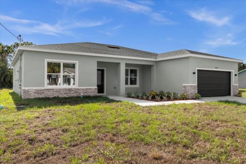 House in Palm Bay, Florida 4 bedrooms, 175.03 sq.m. № 1296590 - photo 2