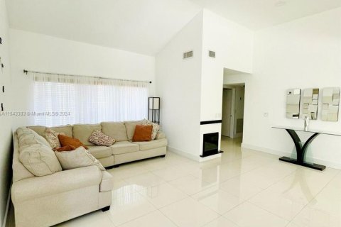 House in Miami, Florida 3 bedrooms, 159.7 sq.m. № 1054206 - photo 3