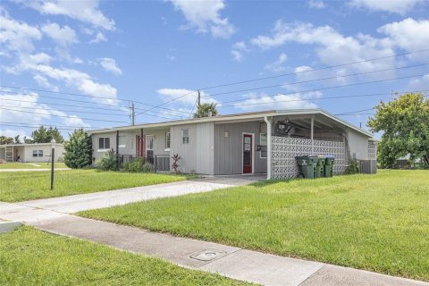 House in North Port, Florida 3 bedrooms, 123.65 sq.m. № 1374526 - photo 2