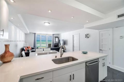 Condominio en venta en Miami Beach, Florida, 1 dormitorio, 76.55 m2 № 1292398 - foto 9