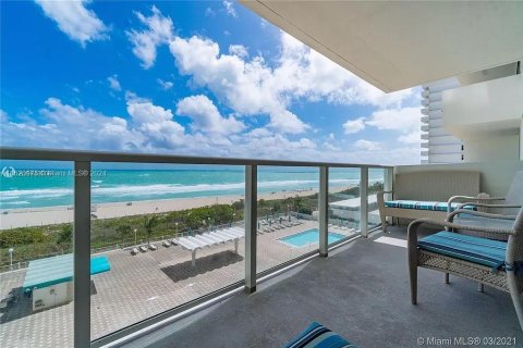 Condominio en venta en Miami Beach, Florida, 1 dormitorio, 76.55 m2 № 1292398 - foto 1