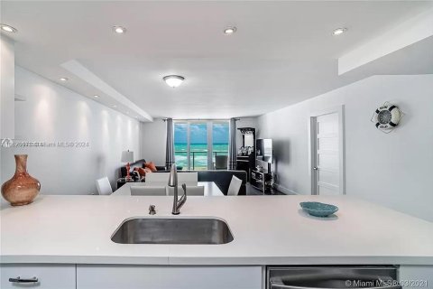 Condominio en venta en Miami Beach, Florida, 1 dormitorio, 76.55 m2 № 1292398 - foto 8