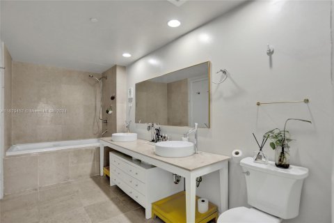 Copropriété à vendre à Miami, Floride: 1 chambre, 96.15 m2 № 1271128 - photo 11