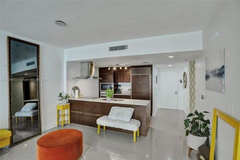 Condo in Miami, Florida, 1 bedroom  № 1271128 - photo 13