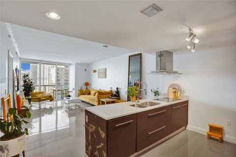 Condo in Miami, Florida, 1 bedroom  № 1271128 - photo 12