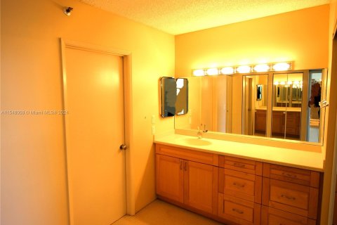 Condo in Aventura, Florida, 2 bedrooms  № 1060472 - photo 11