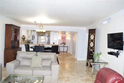 Condo in Pompano Beach, Florida, 3 bedrooms  № 1073644 - photo 6