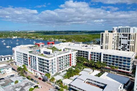 Condo in Hollywood, Florida  № 1022316 - photo 8