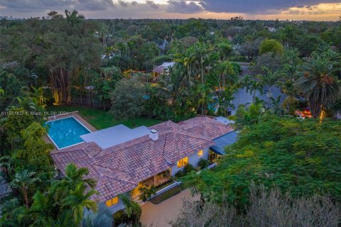 Villa ou maison à vendre à Biscayne Park, Floride: 4 chambres, 246.84 m2 № 1067772 - photo 4