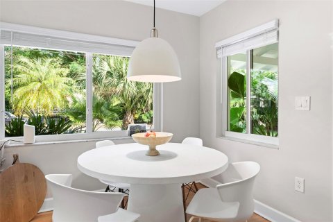 Casa en venta en Biscayne Park, Florida, 4 dormitorios, 246.84 m2 № 1067772 - foto 25