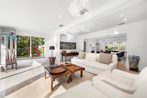 Casa en venta en Biscayne Park, Florida, 4 dormitorios, 246.84 m2 № 1067772 - foto 12