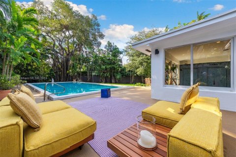Villa ou maison à vendre à Biscayne Park, Floride: 4 chambres, 246.84 m2 № 1067772 - photo 5