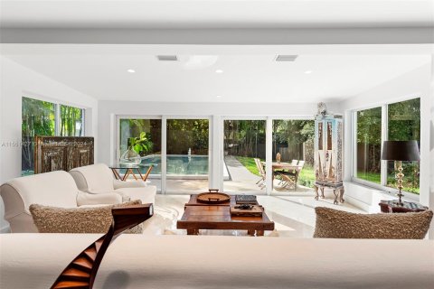 Casa en venta en Biscayne Park, Florida, 4 dormitorios, 246.84 m2 № 1067772 - foto 2