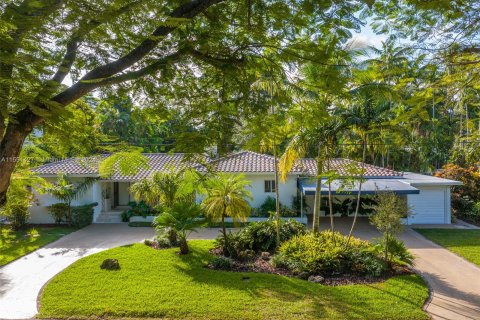 Casa en venta en Biscayne Park, Florida, 4 dormitorios, 246.84 m2 № 1067772 - foto 1