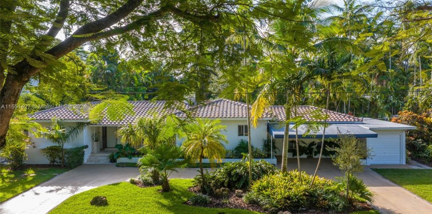 Villa ou maison à Biscayne Park, Floride 4 chambres, 246.84 m2 № 1067772