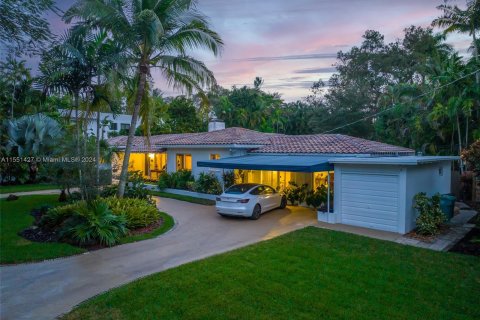 Villa ou maison à vendre à Biscayne Park, Floride: 4 chambres, 246.84 m2 № 1067772 - photo 8