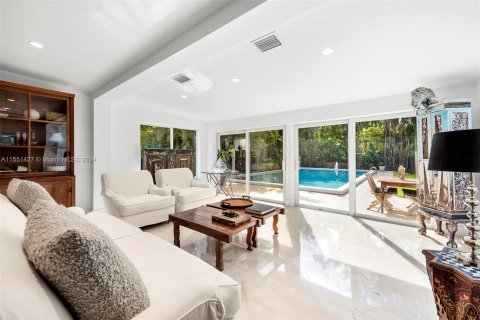 Casa en venta en Biscayne Park, Florida, 4 dormitorios, 246.84 m2 № 1067772 - foto 10