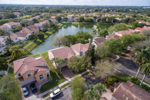 House in Pembroke Pines, Florida 5 bedrooms, 233.37 sq.m. № 1067731 - photo 25