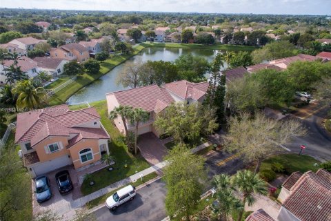 House in Pembroke Pines, Florida 5 bedrooms, 233.37 sq.m. № 1067731 - photo 5