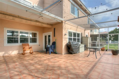 Casa en venta en Pembroke Pines, Florida, 5 dormitorios, 233.37 m2 № 1067731 - foto 23