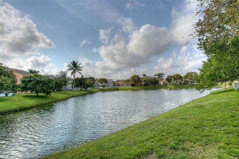 Casa en venta en Pembroke Pines, Florida, 5 dormitorios, 233.37 m2 № 1067731 - foto 26