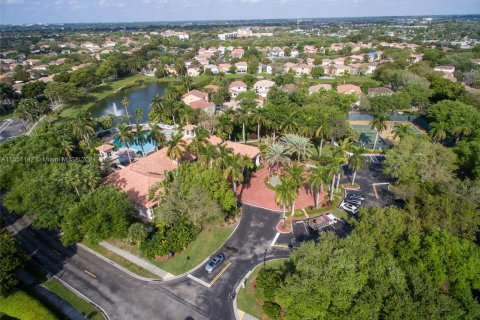 Casa en venta en Pembroke Pines, Florida, 5 dormitorios, 233.37 m2 № 1067731 - foto 27