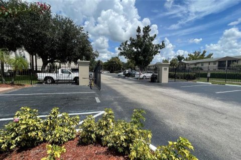 Condo in Orlando, Florida, 3 bedrooms  № 1346874 - photo 22