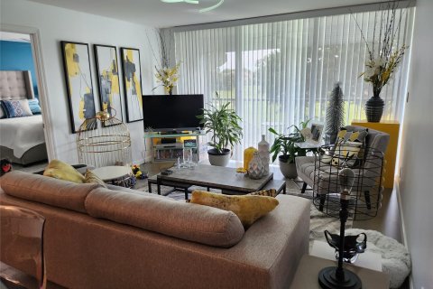 Condominio en venta en Lauderhill, Florida, 2 dormitorios, 102.19 m2 № 1044035 - foto 24