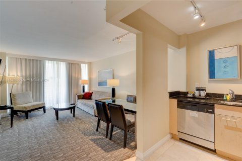 Condo in Fort Lauderdale, Florida, 1 bedroom  № 1237035 - photo 15