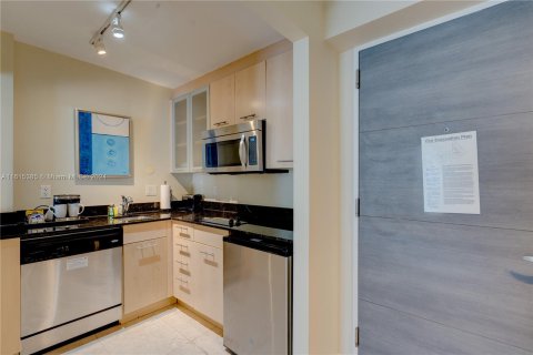 Condo in Fort Lauderdale, Florida, 1 bedroom  № 1237035 - photo 18