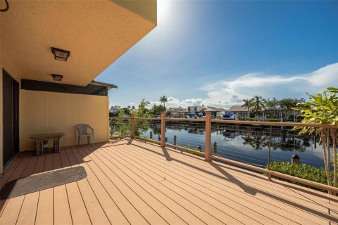 Townhouse in Punta Gorda, Florida 3 bedrooms, 210.42 sq.m. № 1285648 - photo 12