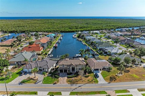 Villa ou maison à vendre à Punta Gorda, Floride: 3 chambres, 257.34 m2 № 1245289 - photo 3