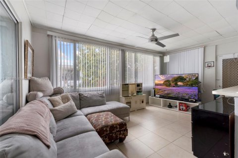 Casa en venta en Tamarac, Florida, 2 dormitorios, 100.52 m2 № 1065317 - foto 16