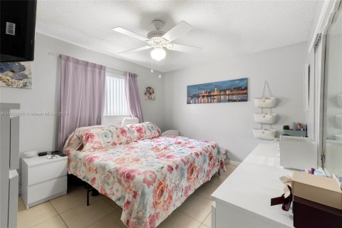 House in Tamarac, Florida 2 bedrooms, 100.52 sq.m. № 1065317 - photo 19