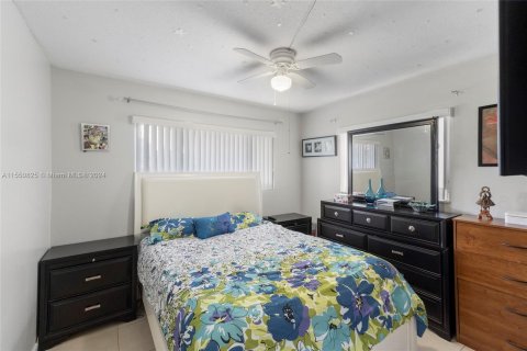 House in Tamarac, Florida 2 bedrooms, 100.52 sq.m. № 1065317 - photo 17