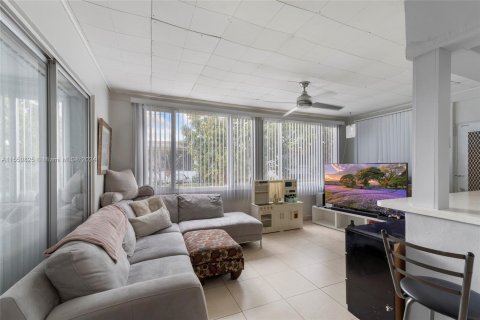 Casa en venta en Tamarac, Florida, 2 dormitorios, 100.52 m2 № 1065317 - foto 14