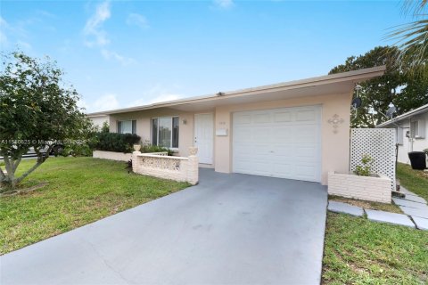 Casa en venta en Tamarac, Florida, 2 dormitorios, 100.52 m2 № 1065317 - foto 1
